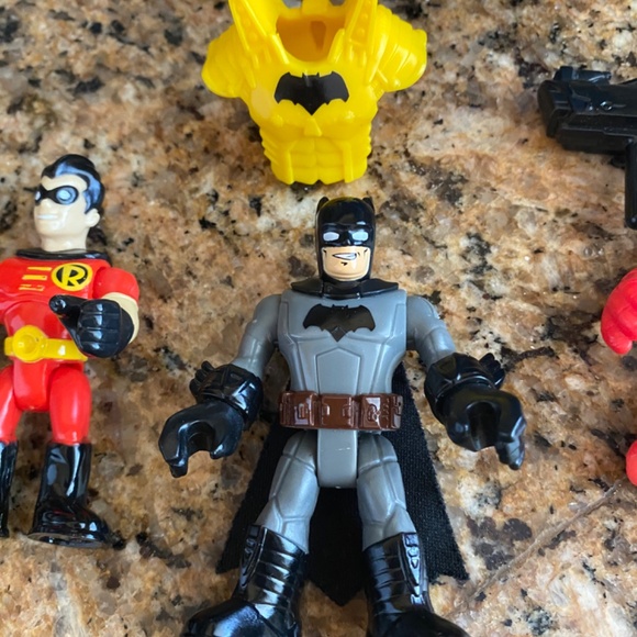 IMAGINEXT FISHER PRICE/HASBRO DC BATMAN W/SHIELD ROBIN SPIDER-MAN BAT CYCLE GUN - Picture 2 of 10